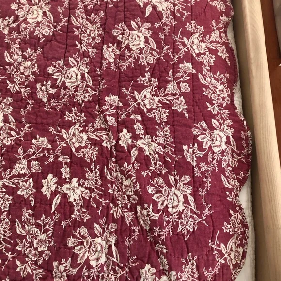 EUC Burgundy Floral Design Quilt - Throw - Reversible with Channel Stitching - Picture 3 of 14